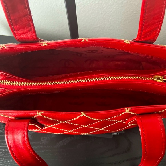 Surpique Tote Quilted Red Leather Medium handbag w/COA - Picture 2 of 8